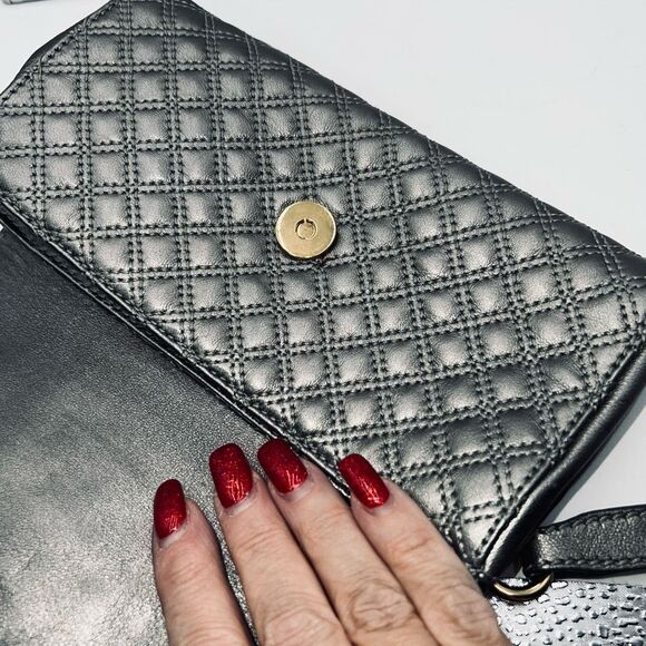 Marc Jacobs Made in Italy Metallic Quilted Leather Faux Lock Front Wristlet - Picture 12 of 14